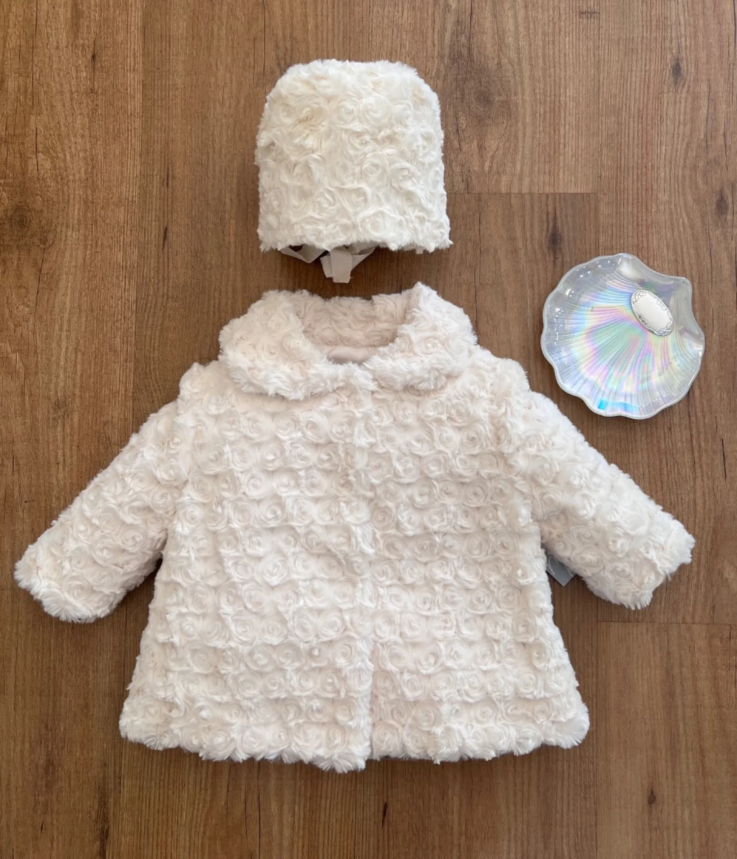 Beige unisex coat and bonnet set. Special Ceremony or dress