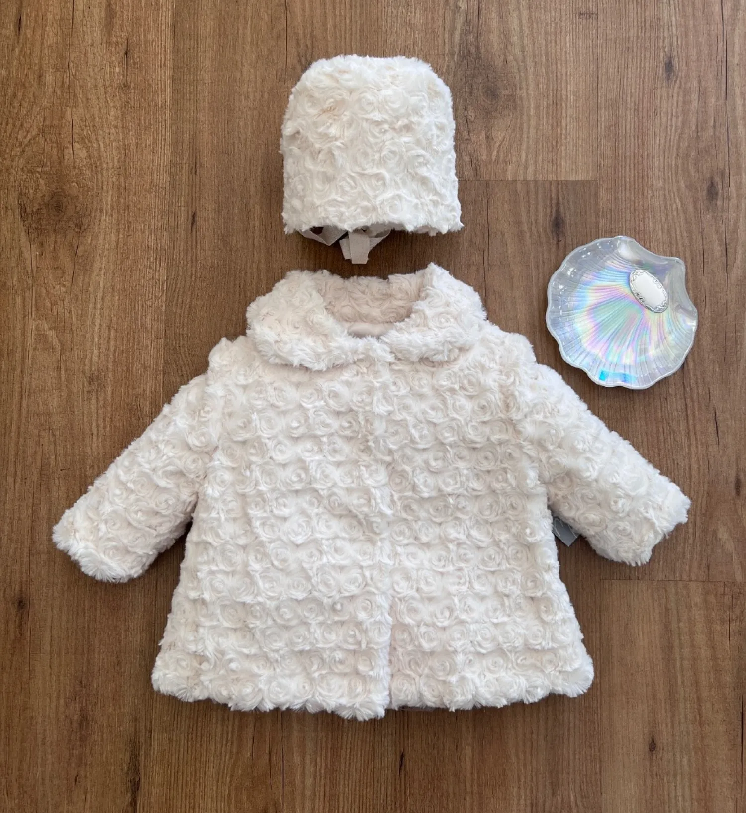 Beige unisex coat and bonnet set. Special Ceremony or dress