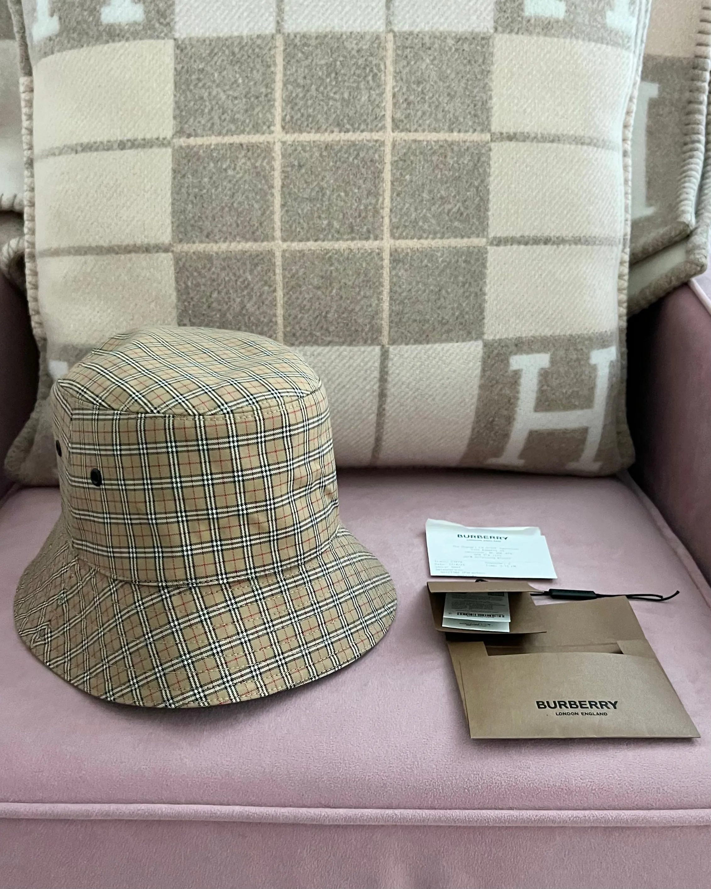 Burberry Bucket Hat - Burberry classic bucket hat