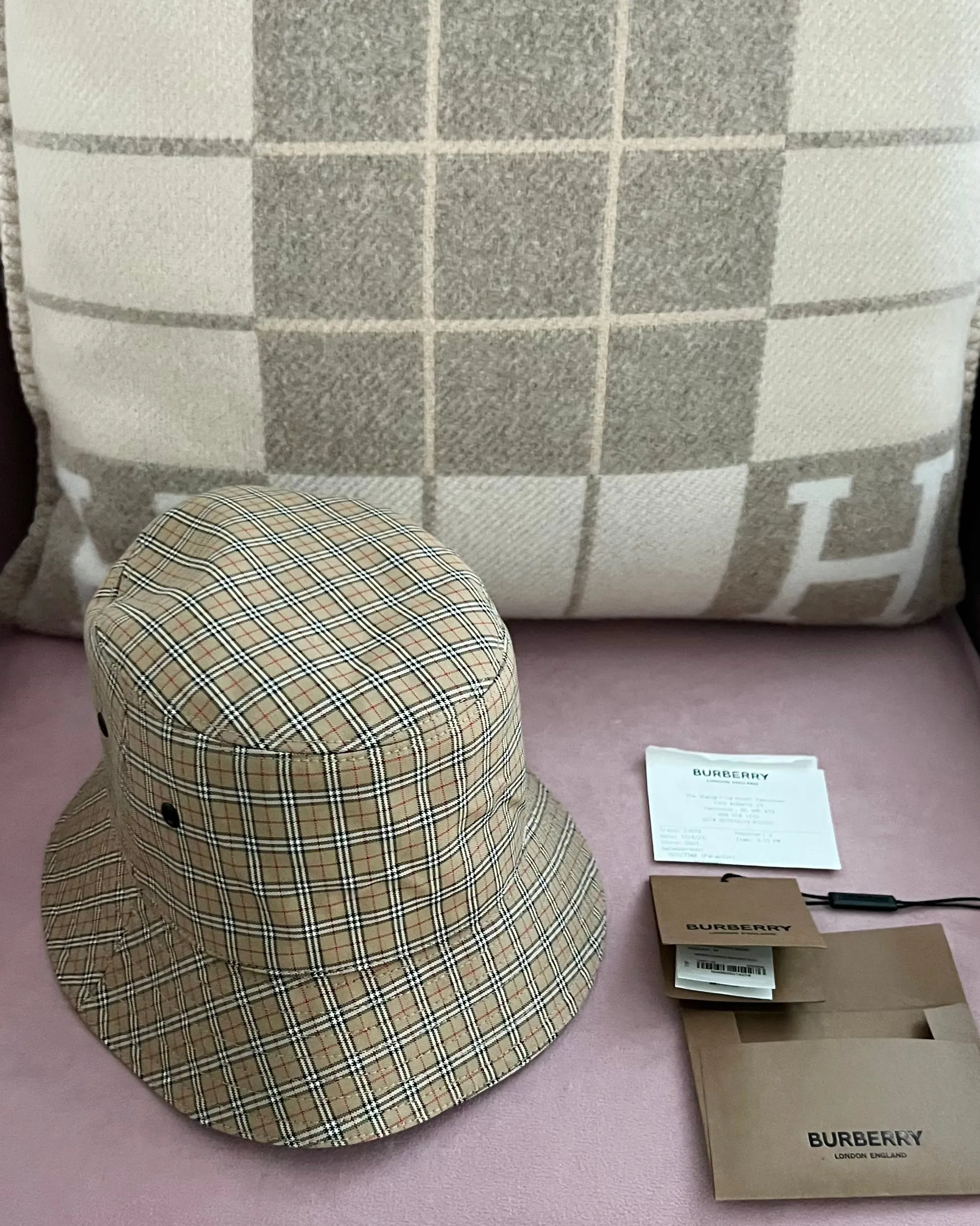 Burberry Bucket Hat - Burberry classic bucket hat