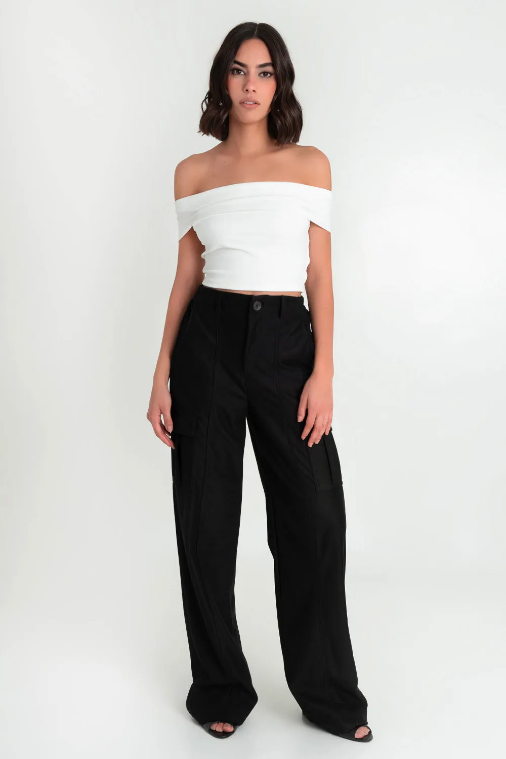 Crop top ajustado de hombros descubiertos