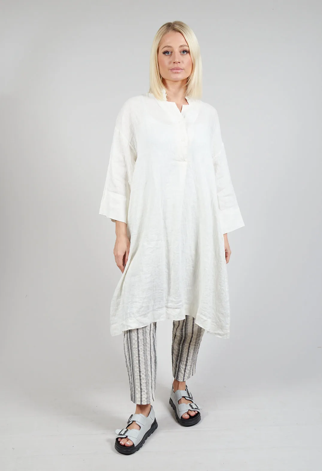 Dali L Tunic In Mandorla