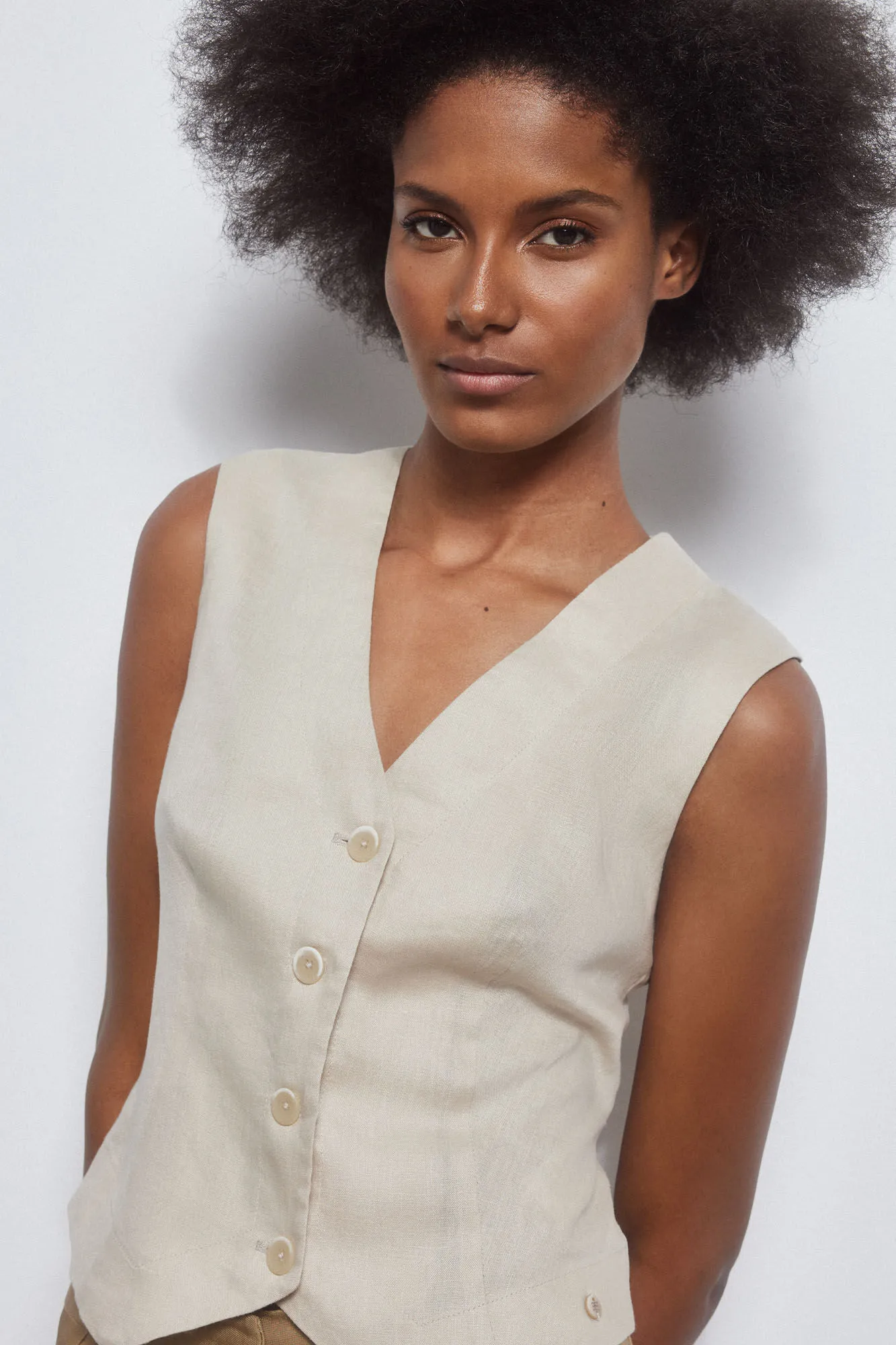 Fitted linen waistcoat