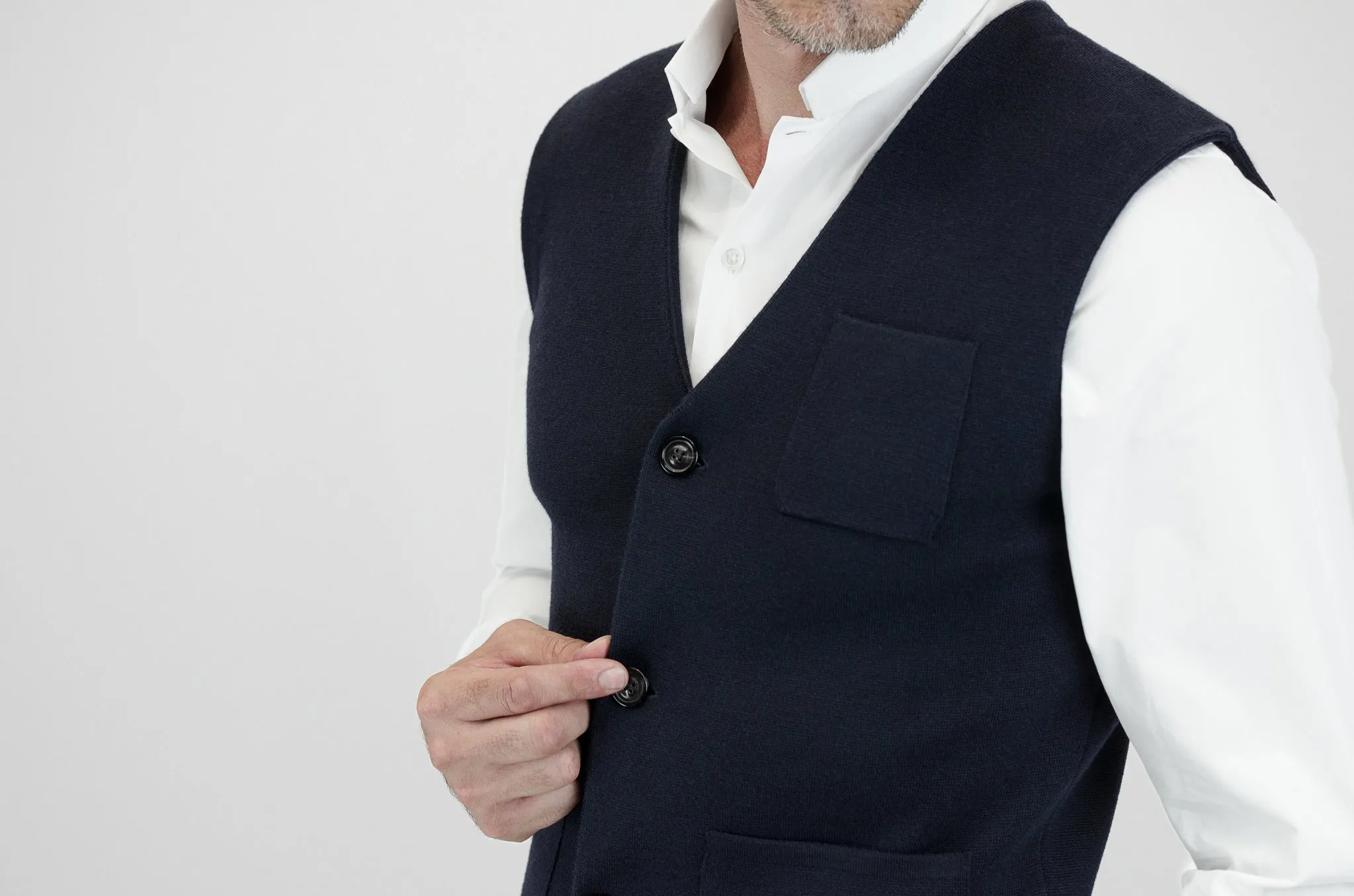 Peyen Knitted gilet in dark blue - Shop now