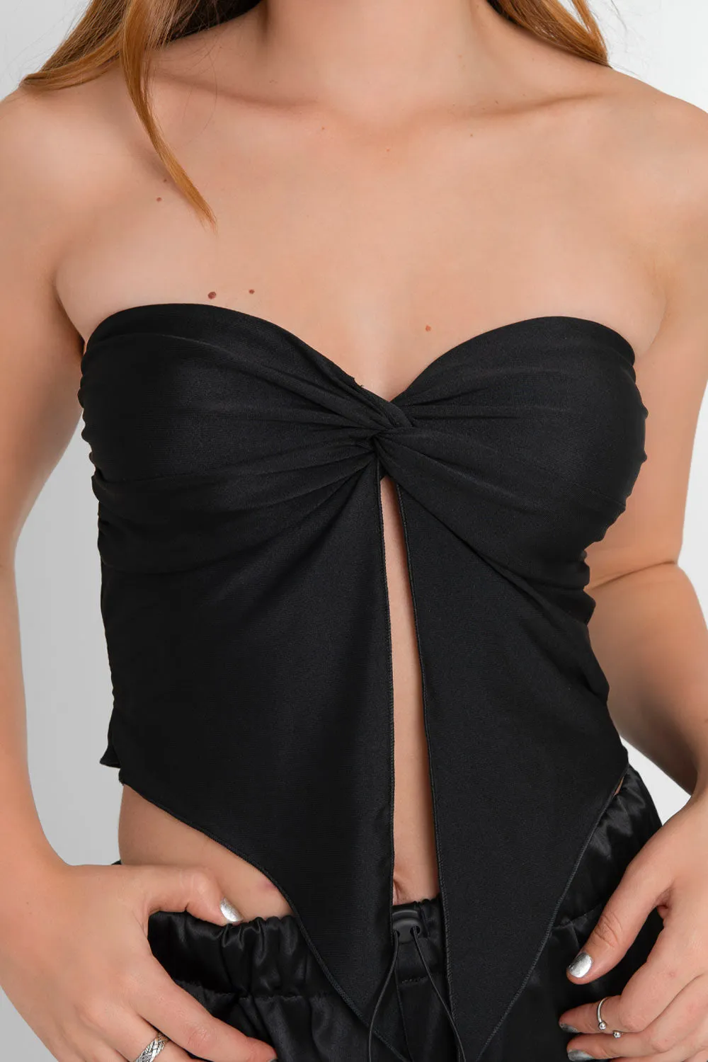 Top strapless de escote corazón con abertura