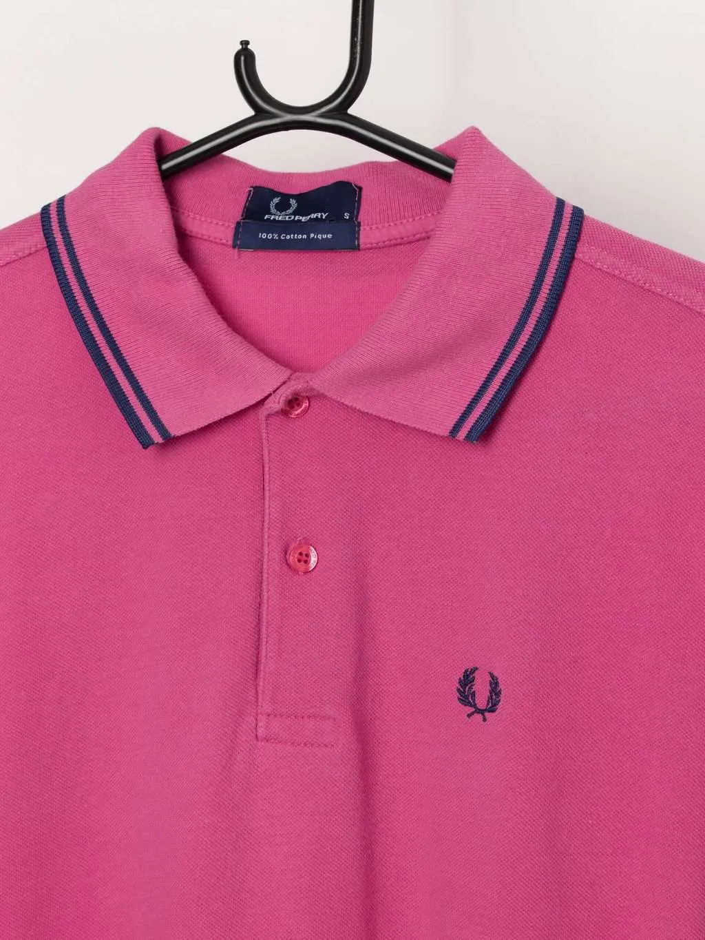 Vintage men’s Fred Perry polo shirt in pink – Small